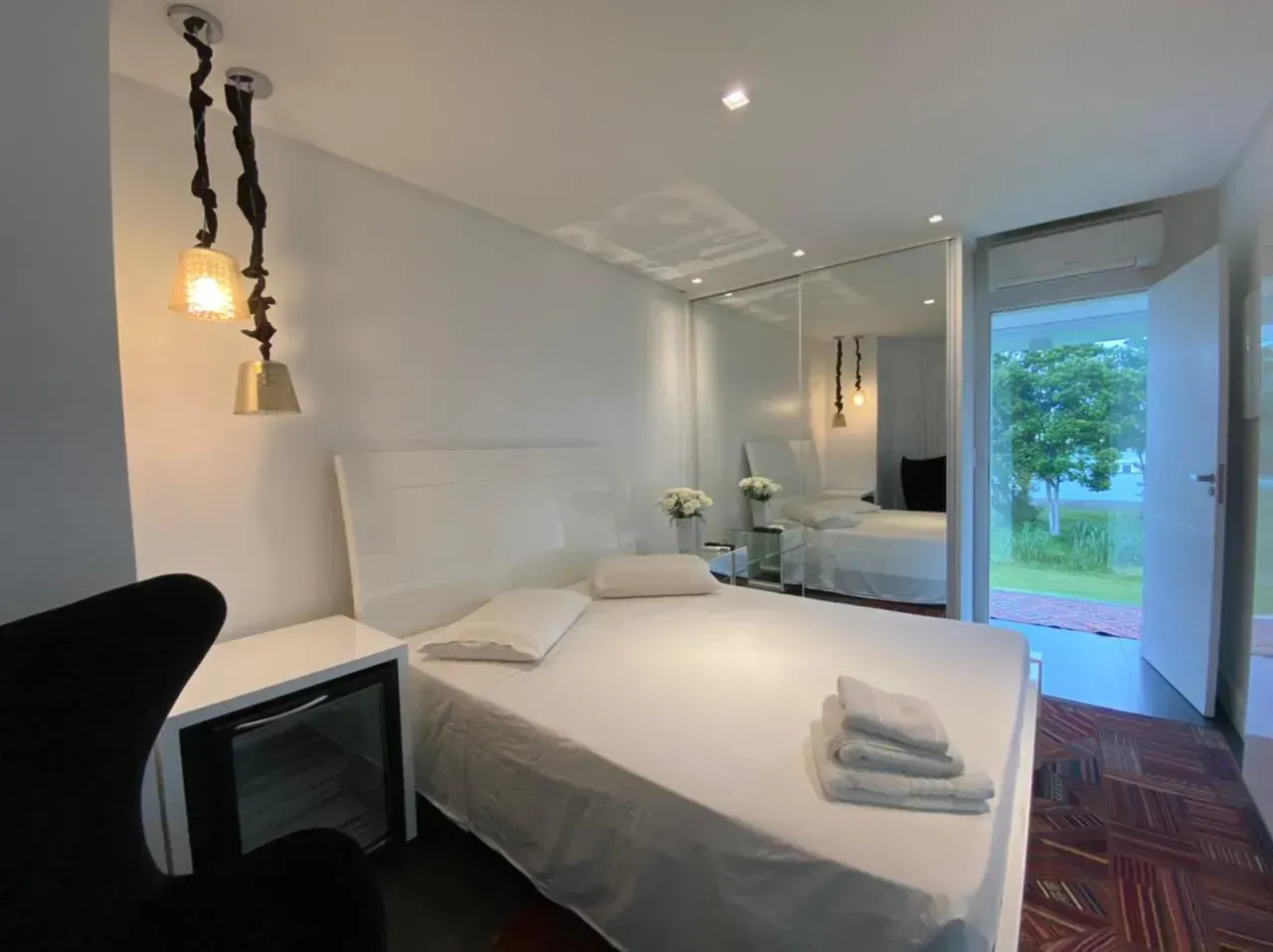 Casa mobiliada com 6 suítes e 7 banheiros — photo 33