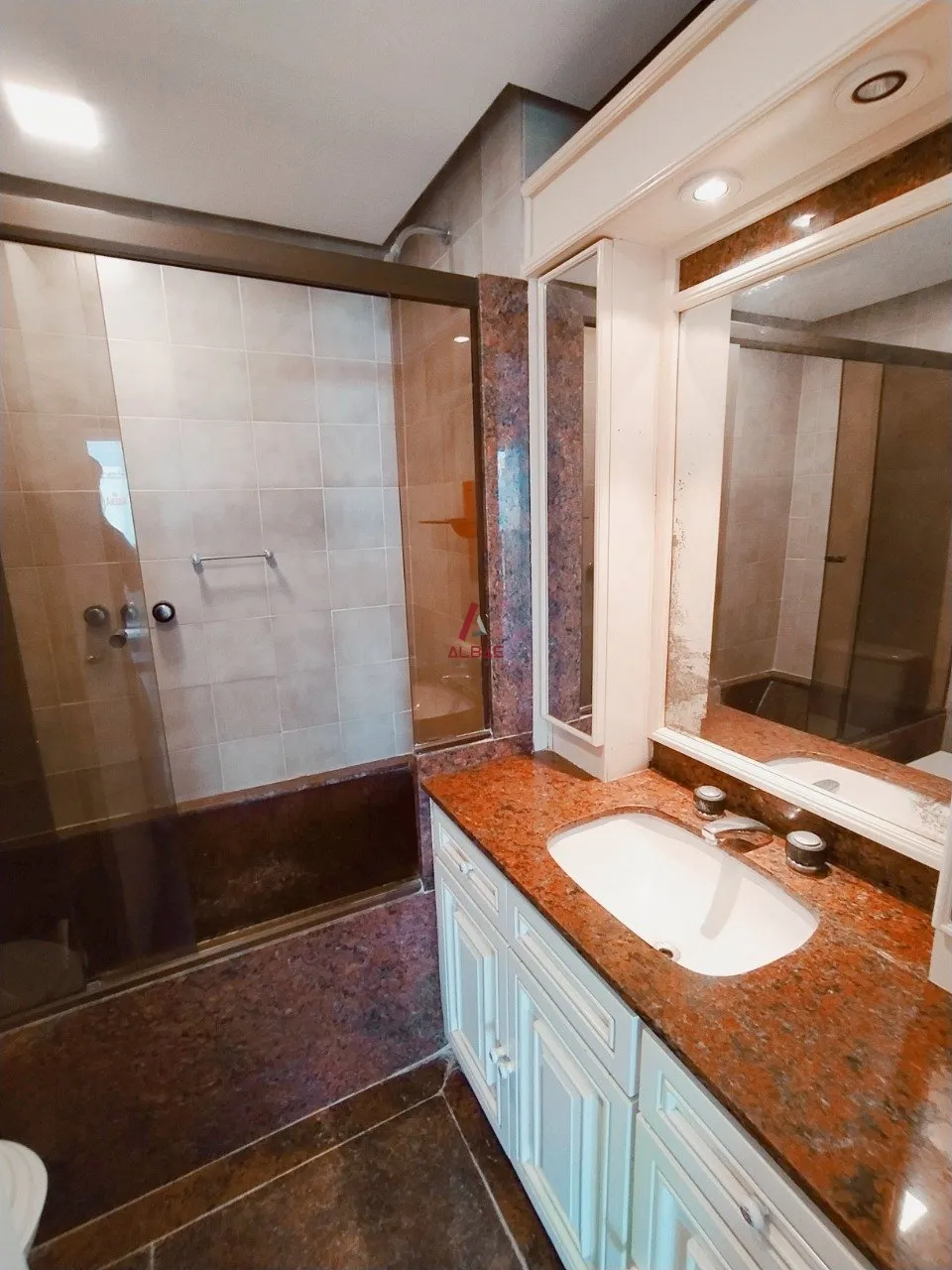 3-bedroom apartment with a balcony and 4 bathrooms — photo 17