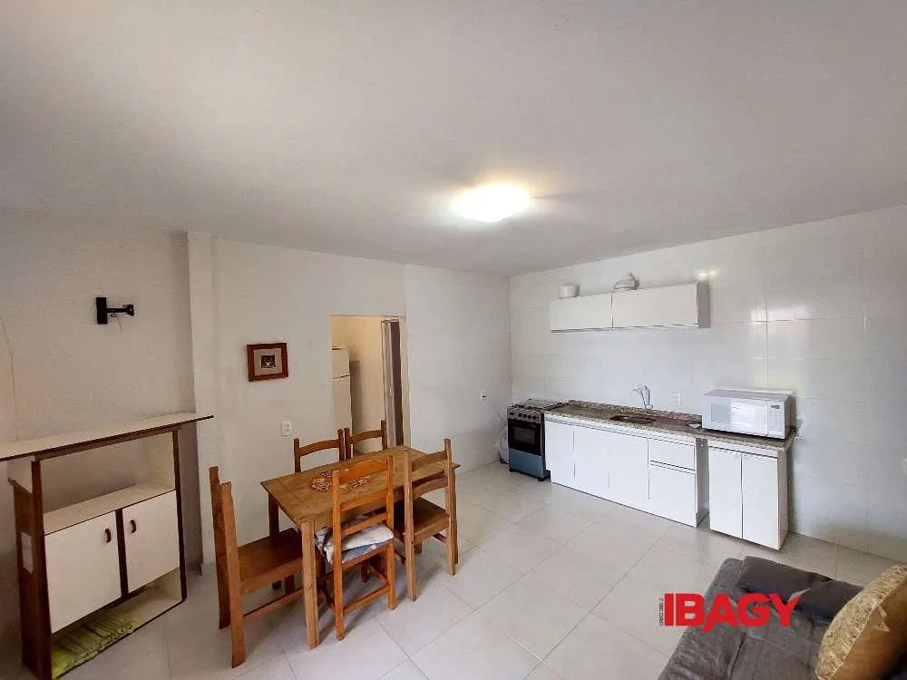 3-bedroom house with a washing machine in Florianópolis — photo 2