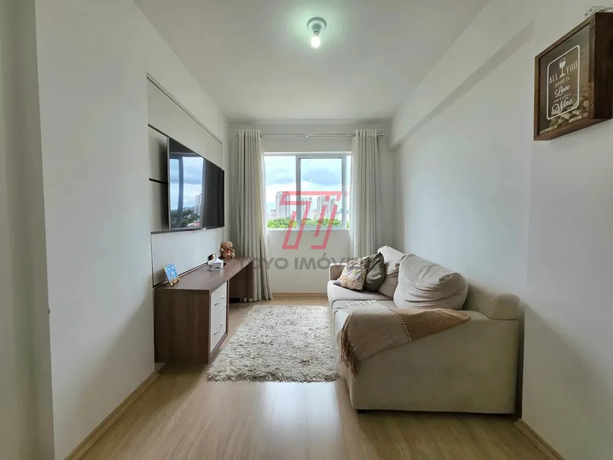 Wood or laminate floors in a one-bedroom apartment, 34 m²