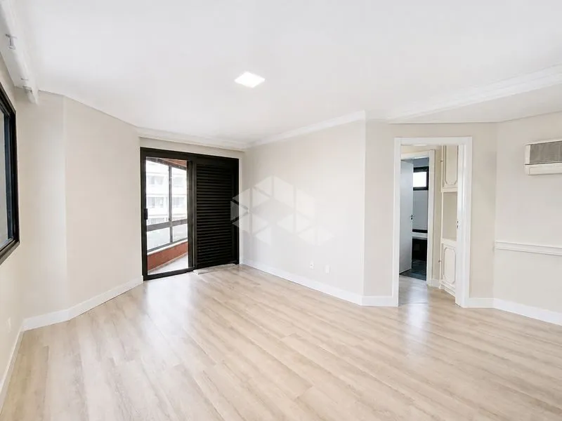 Departamento de 4 dormitorios con ventanales de piso a techo — photo 27