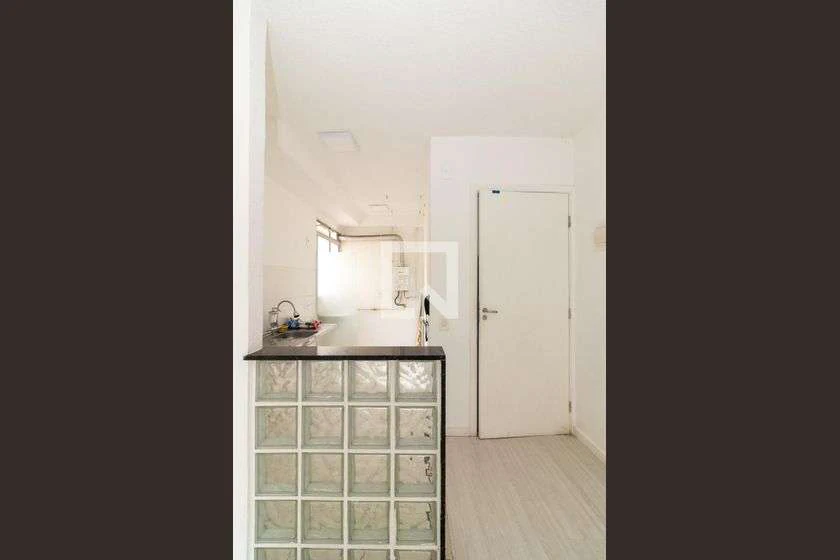 Apartamento de 2 quartos com cozinha a gás e 43 m²