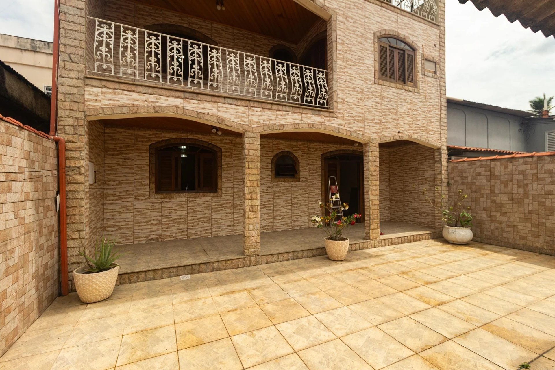 250 m² house with a garden and a mountain view — photo 3