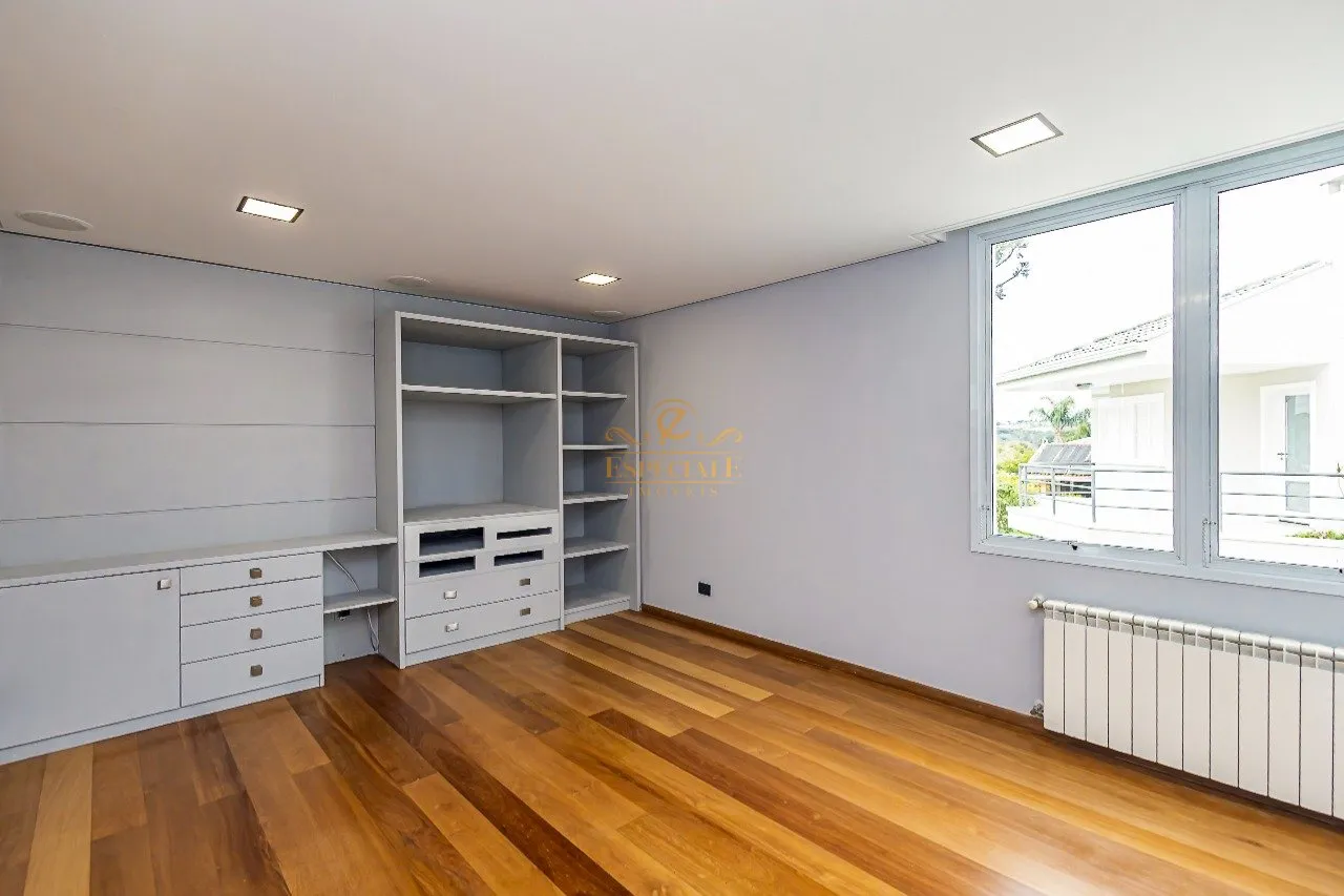 800 m² unfurnished house with gas open-plan kitchen — photo 3