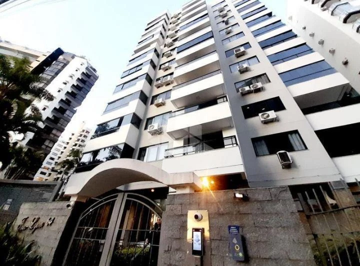 Duplex penthouse with 303 m², 3 bedrooms and 4 bathrooms — photo 7