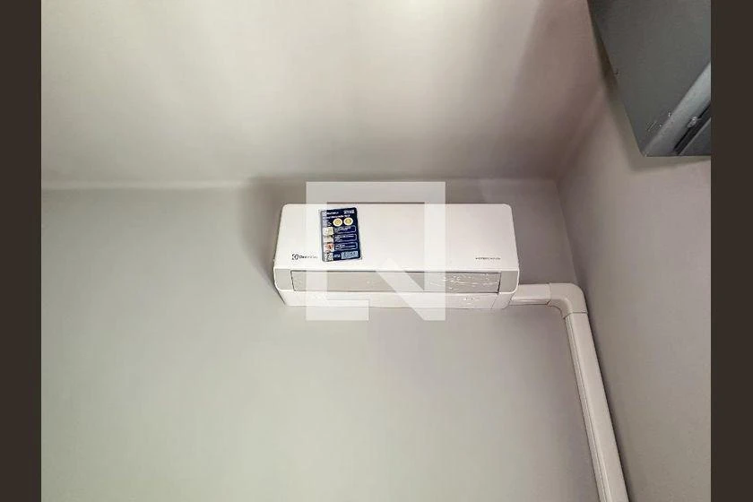Studio com piso de madeira ou laminado, Centro — photo 16