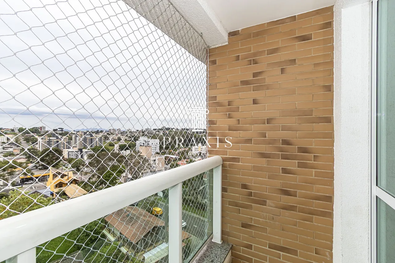 Wood or laminate floors in a 3-bedroom apartment, 66 m² — photo 8