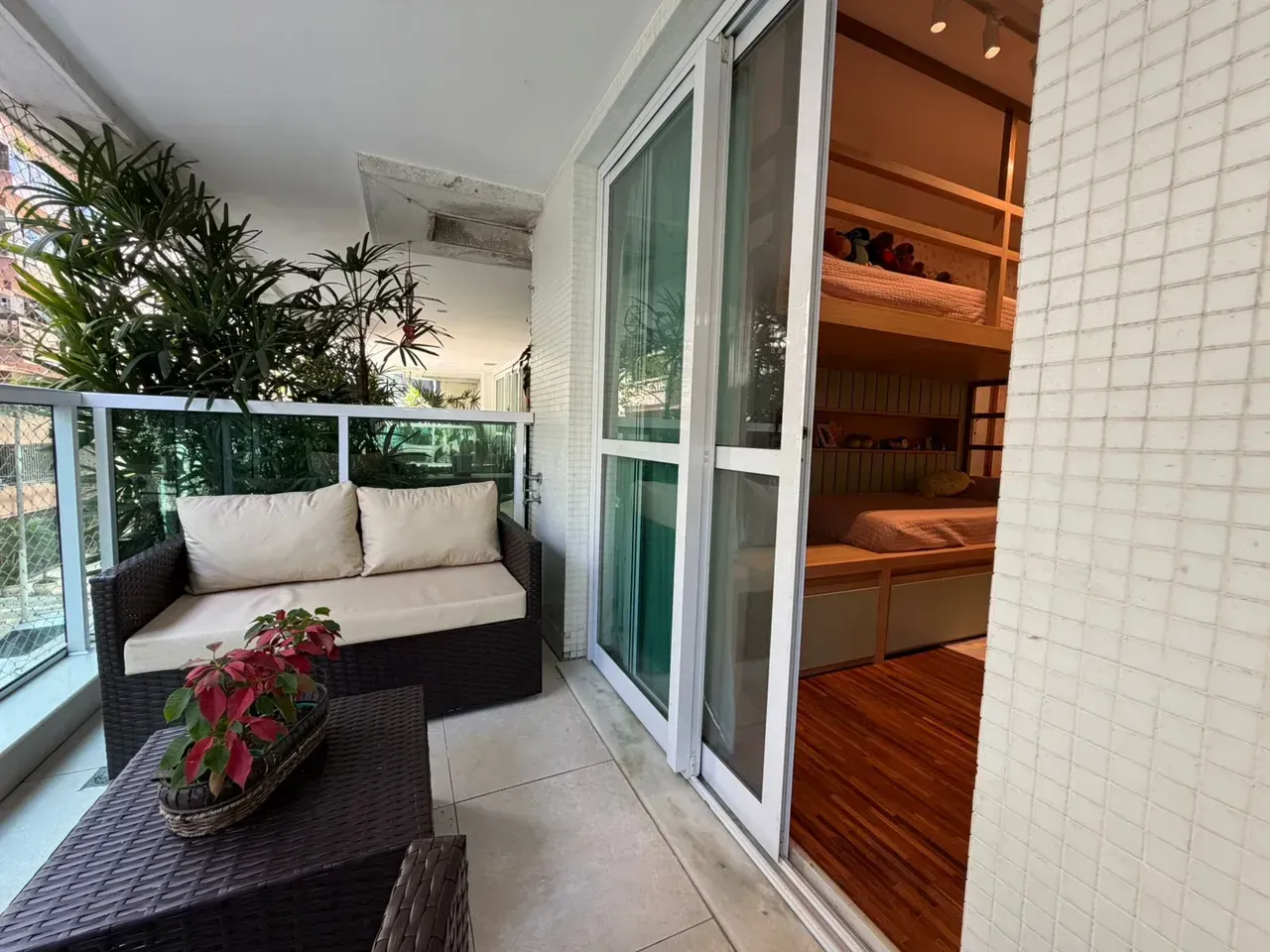 Apartamento com 3 quartos, 3 banheiros e varanda fechada — photo 13