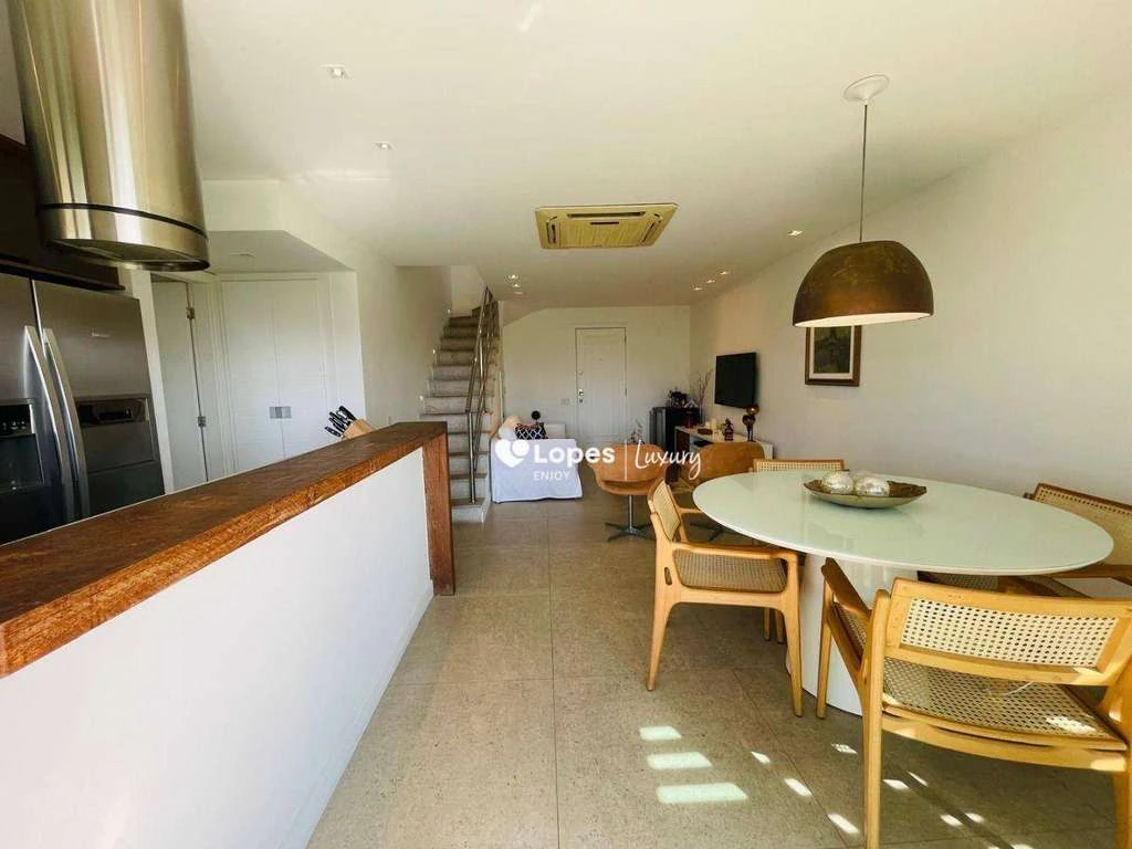 158 m² duplex penthouse with 3 bedrooms and 4 bathrooms — photo 4