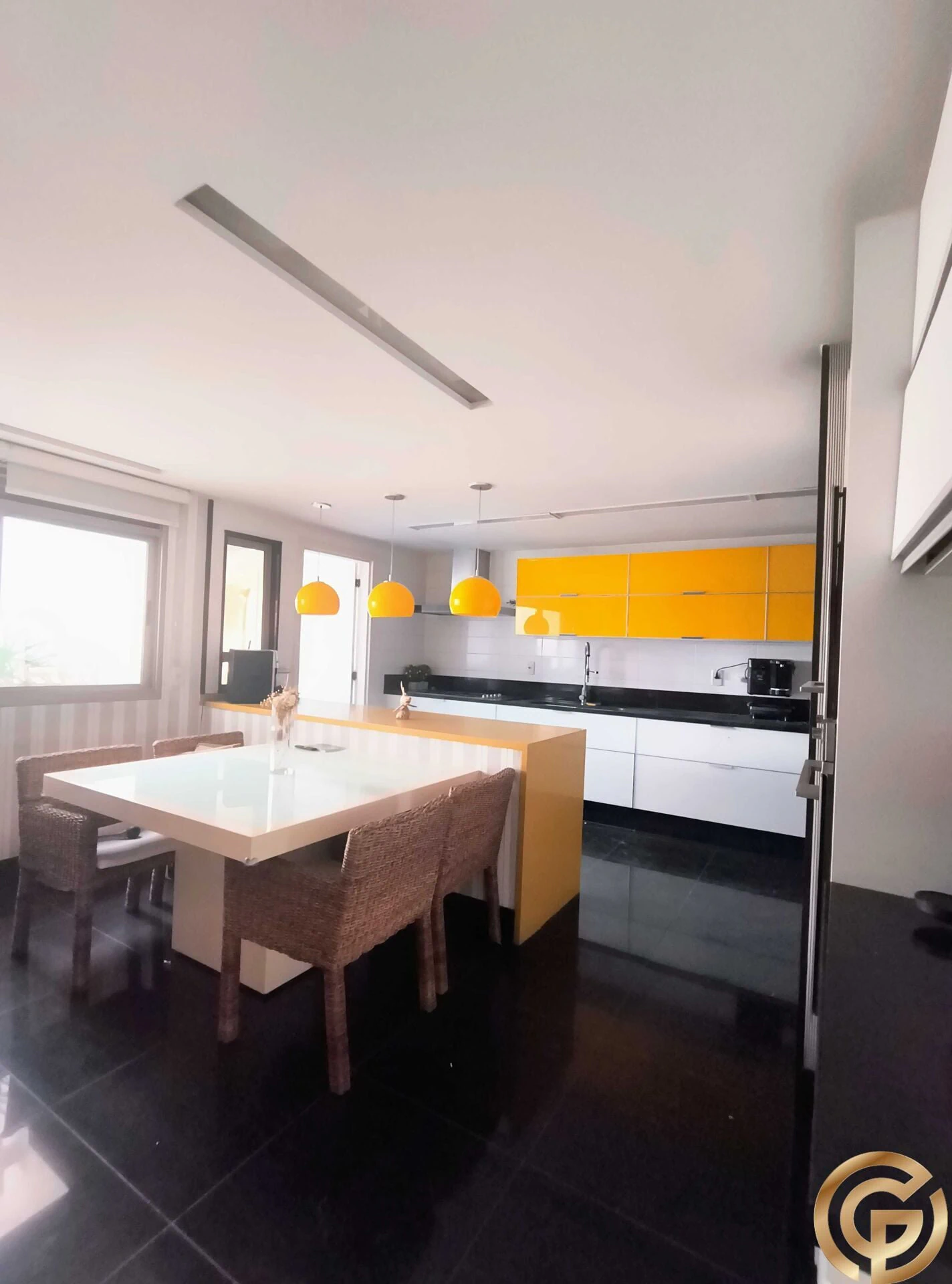 Furnished 400 m² apartment with 4 en-suite bedrooms — photo 10