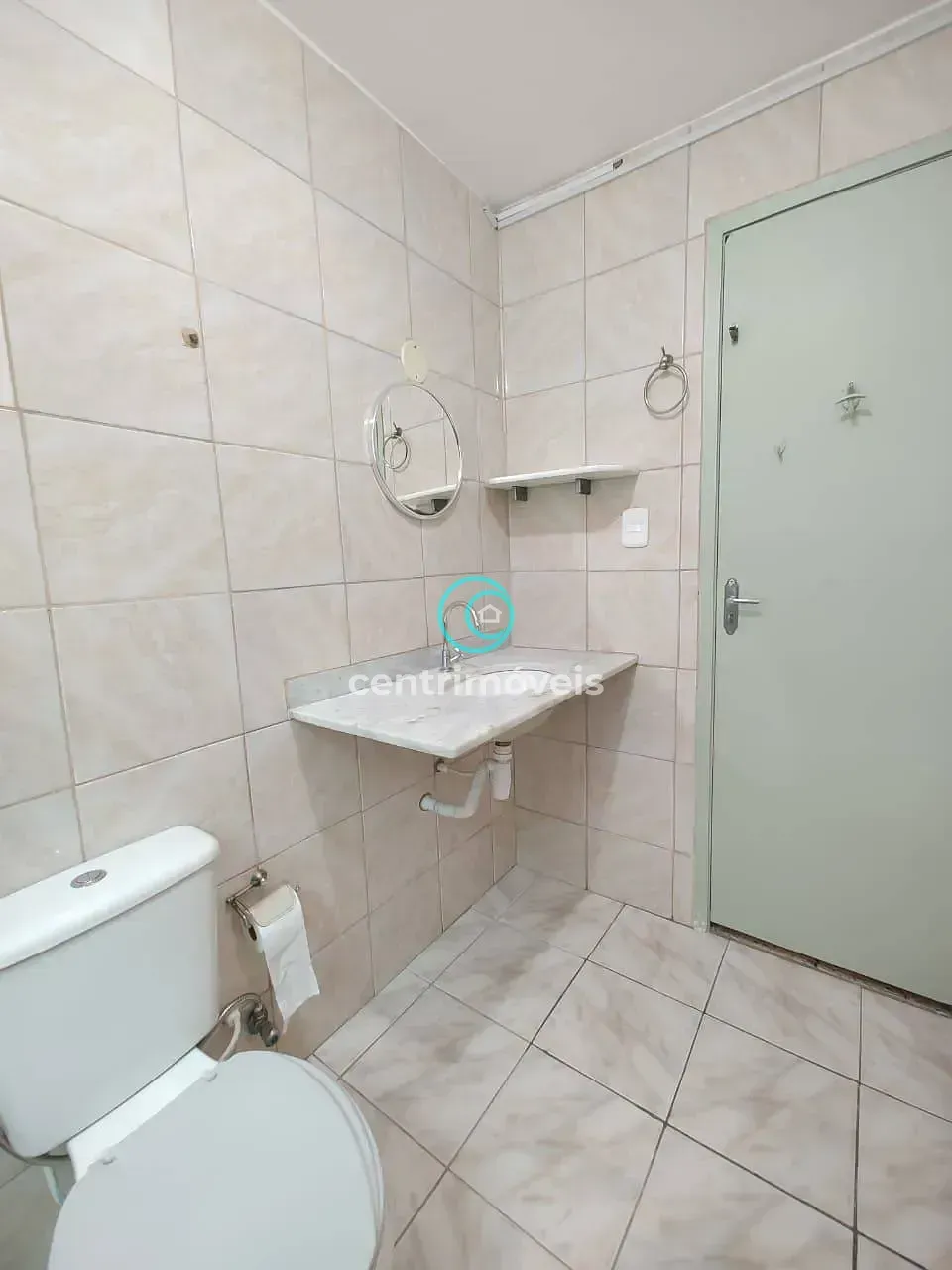 Wood or laminate floors in a 2-bedroom apartment, 50 m² — photo 18