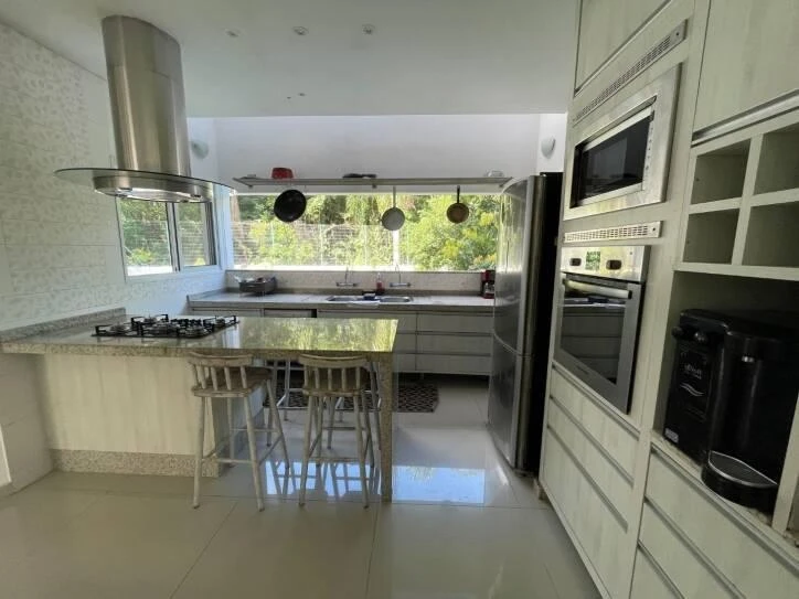 Ventanales de piso a techo y 4 dormitorios: casa de 400 m² — photo 3