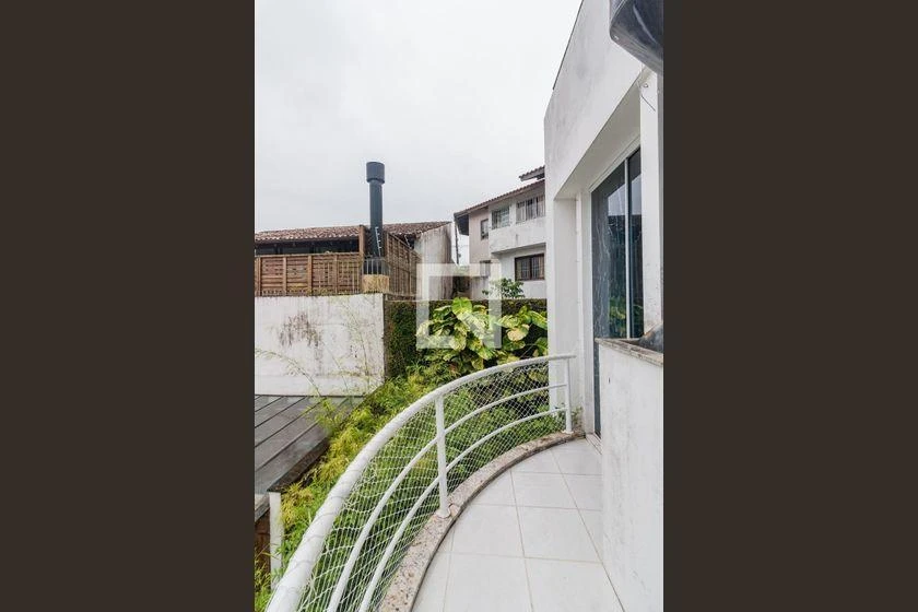 Furnished studio in a building with a pool — photo 39