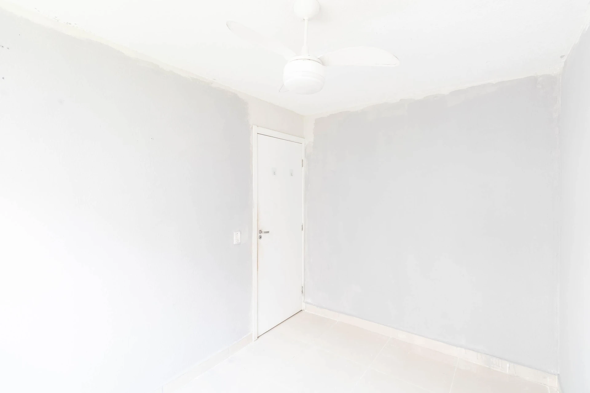2-bedroom apartment in a building with a gym — photo 35
