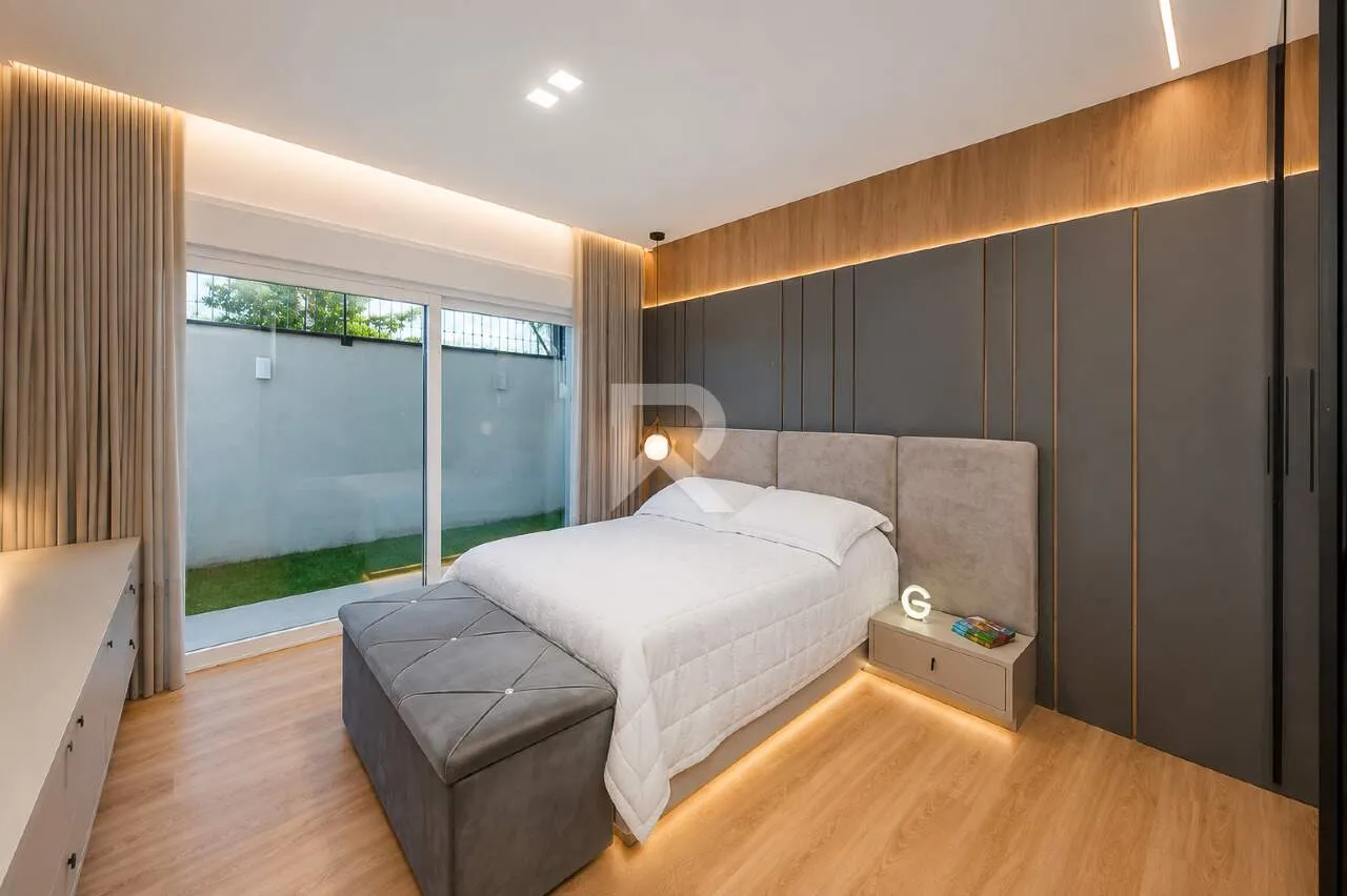 Furnished 635 m² house with 4 en-suite bedrooms and parking — photo 15