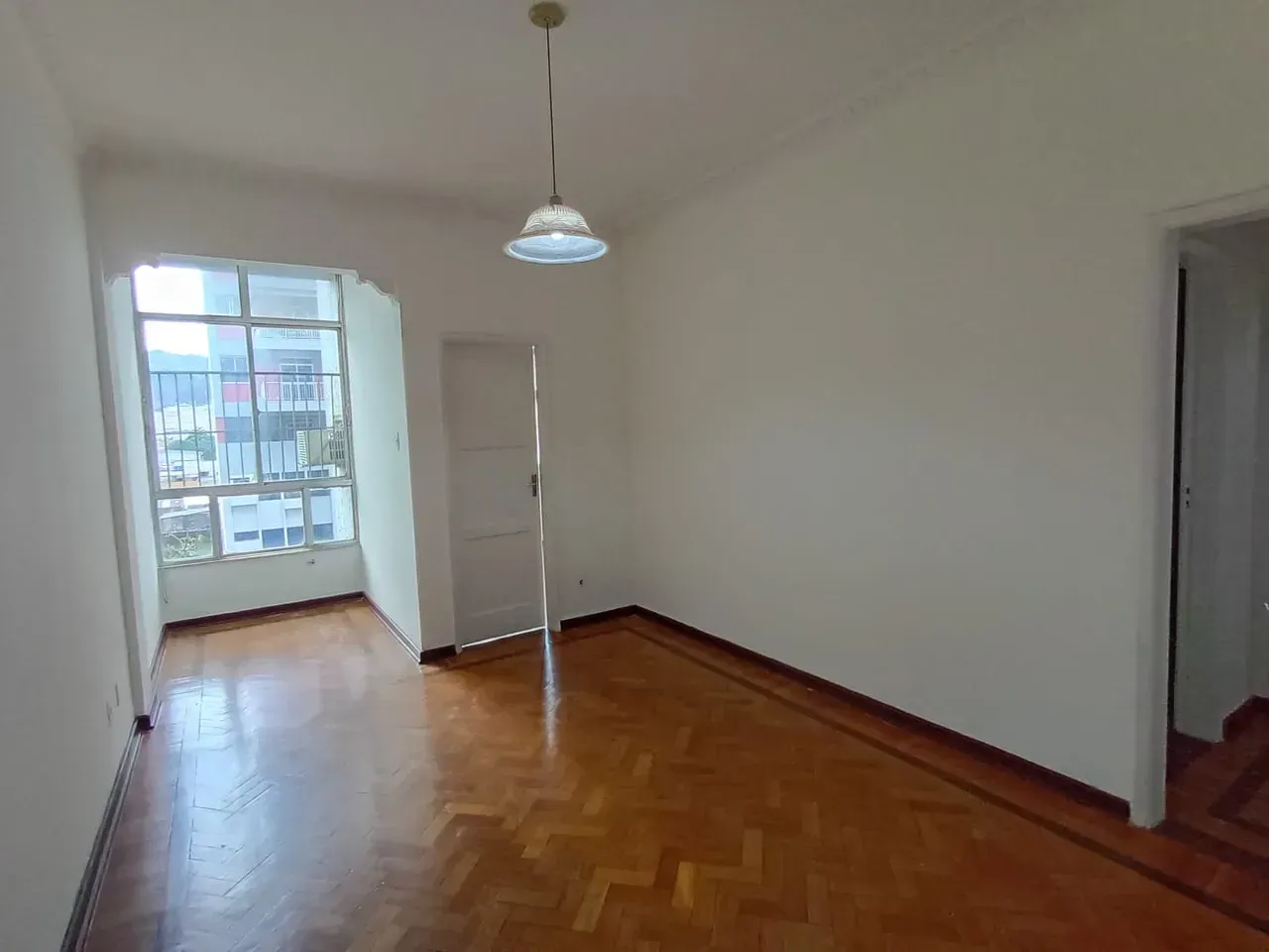 Apartment on the 4th floor with wood or laminate floors
