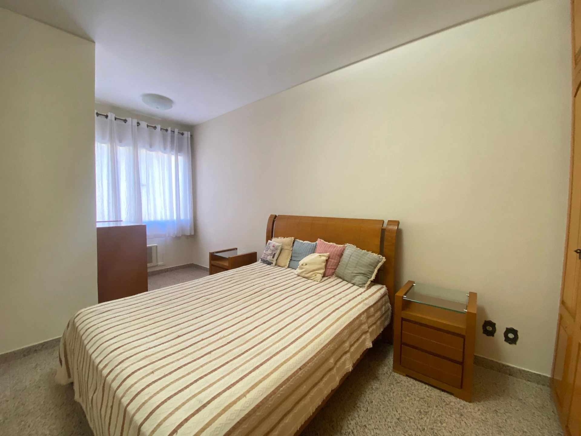 Орендна квартира з 3 спальнями та балконом — photo 9