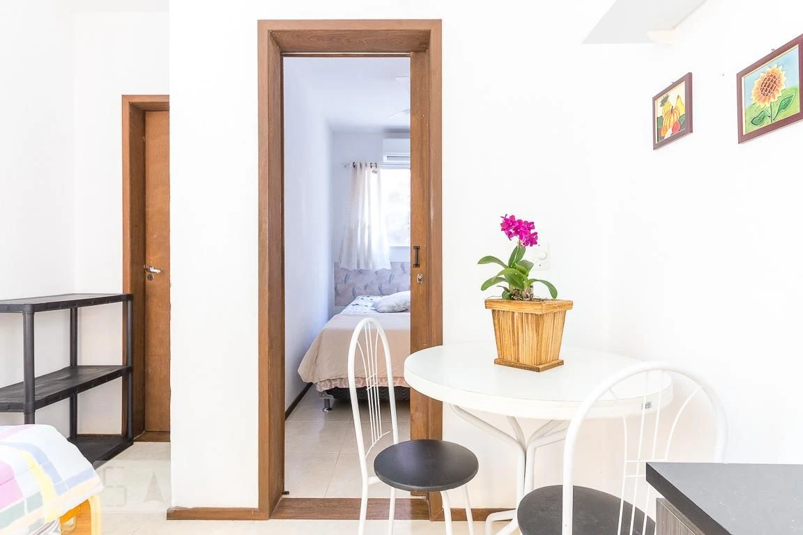 One-bedroom, 23 m² apartment in Florianópolis — photo 14