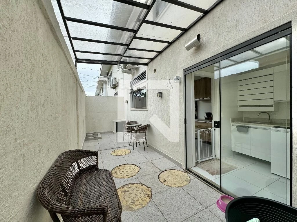 138 m² house with a home office and a walk-in closet — photo 22