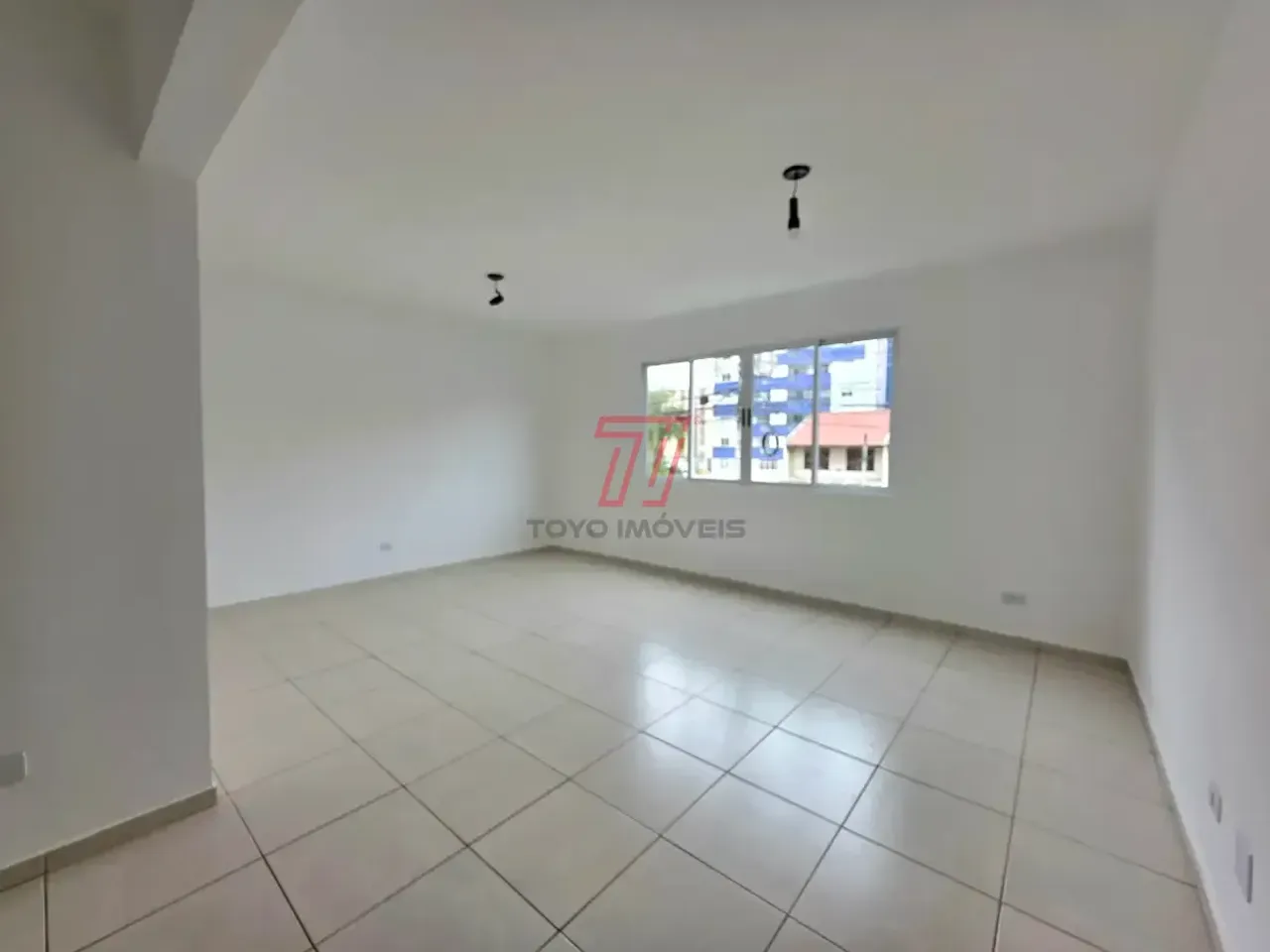 Apartamento de 3 dormitorios con 1 plaza en 1er piso — photo 2