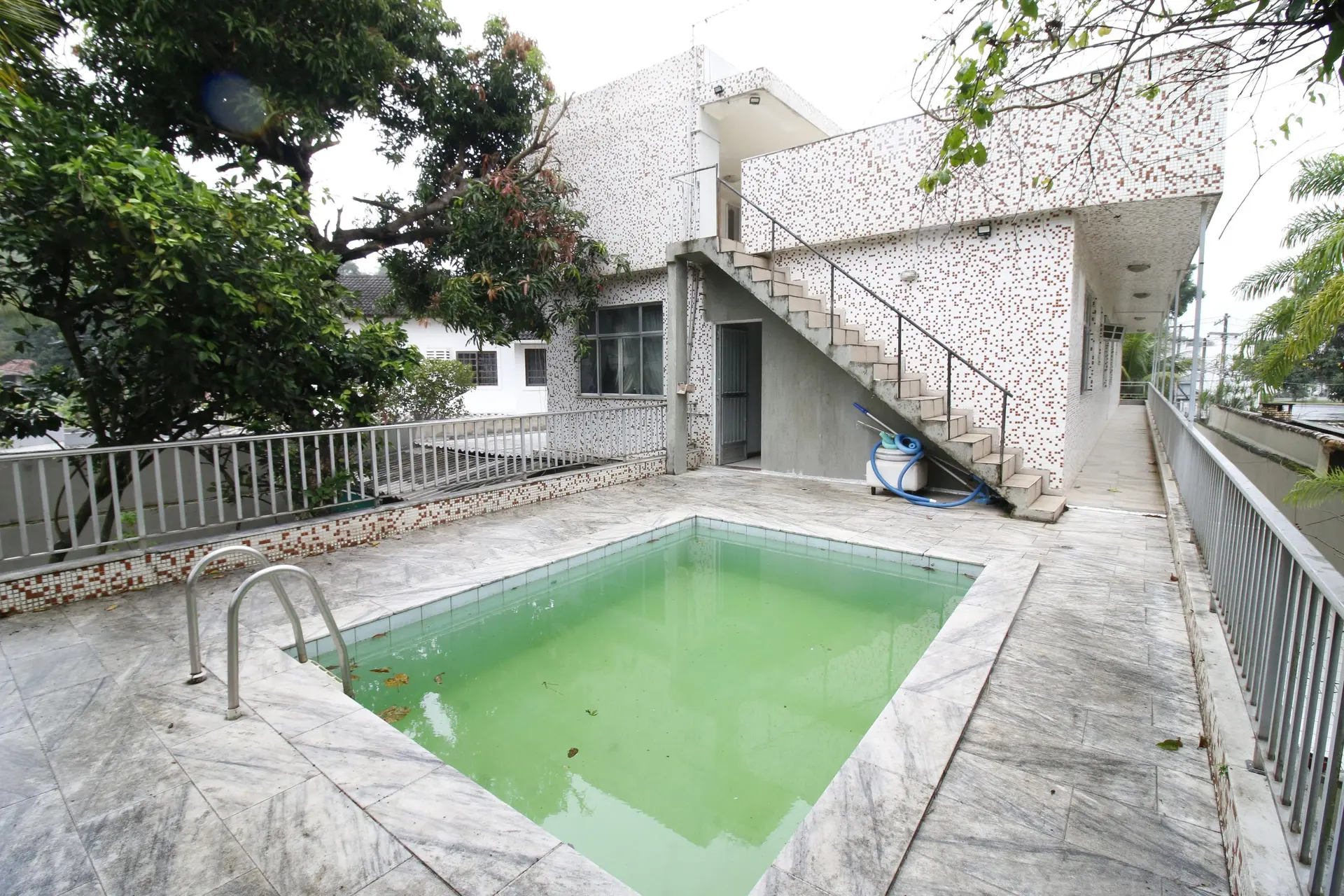 Condo house with 4 bedrooms and 2 en-suites, 3 parking — photo 47