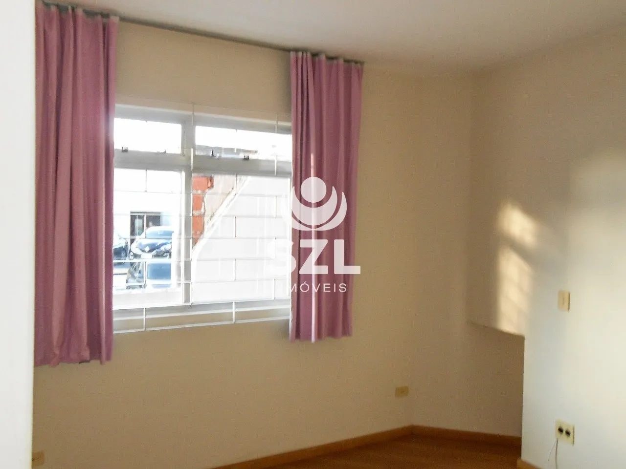 Apartment, 79 m², with wood or laminate floors — photo 3