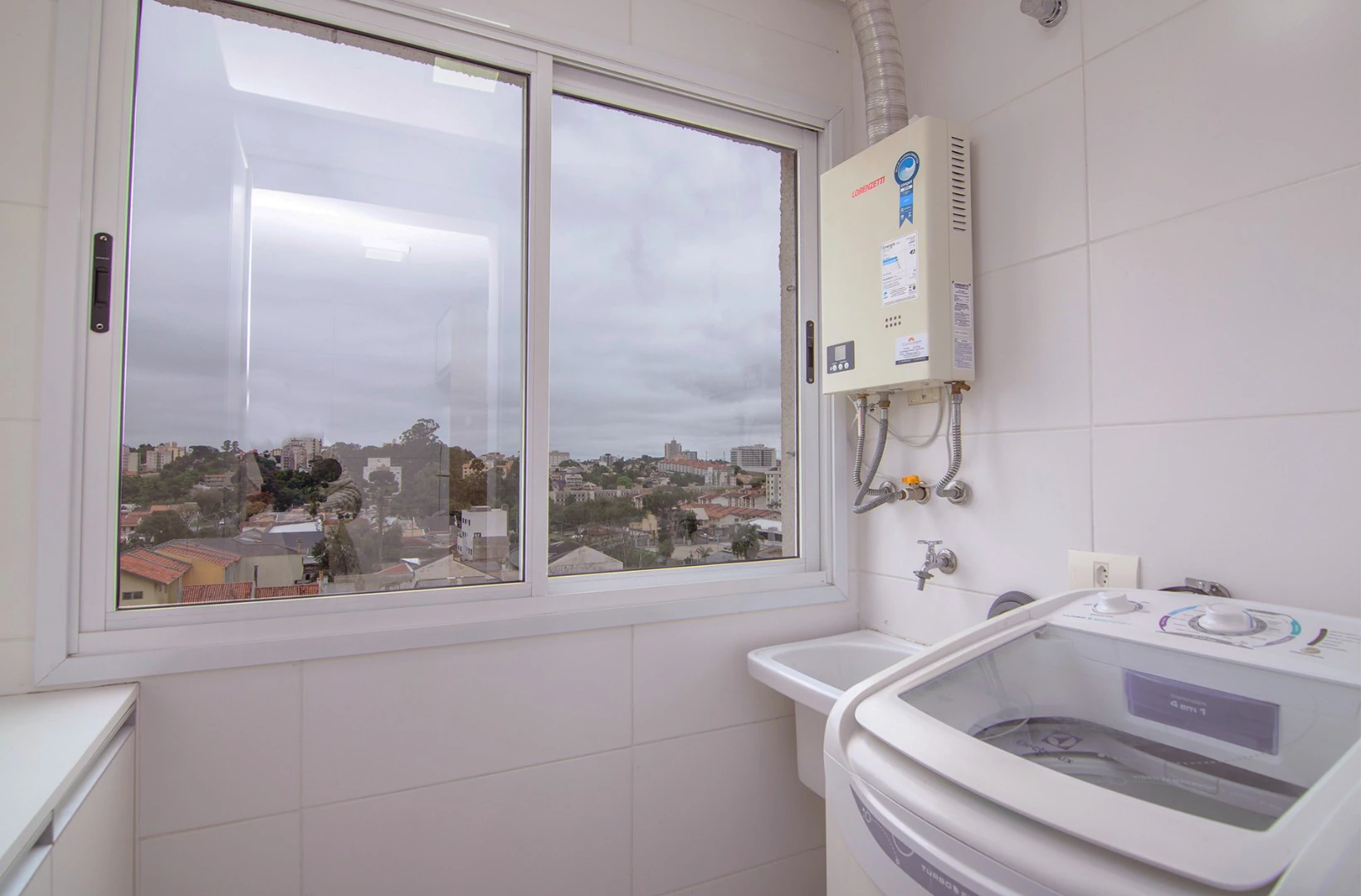 One-bedroom apartment with a washing machine in Curitiba — photo 15
