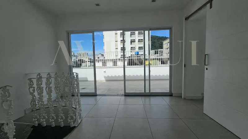 Вид на воду та 4 спальні: квартира 258 м² — photo 27