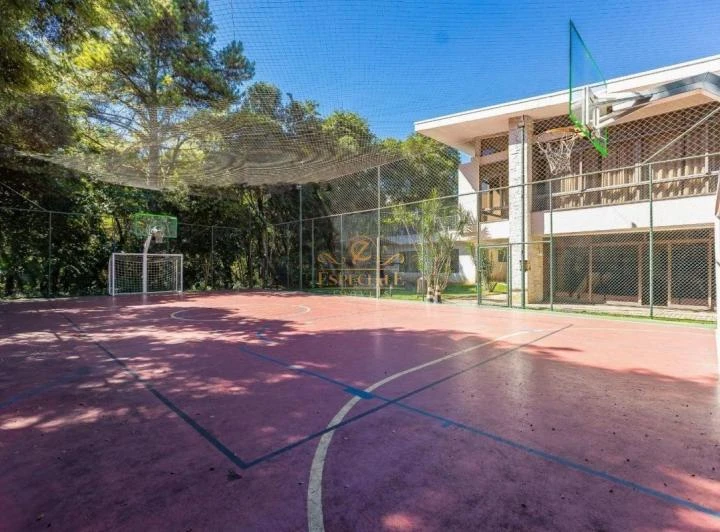 House with 510 m², 5 bedrooms and 4 bathrooms