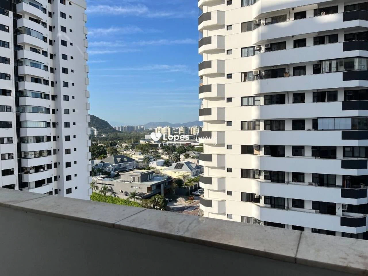 Rental apartment with 3 bedrooms, balcony and 3 bathrooms — photo 23
