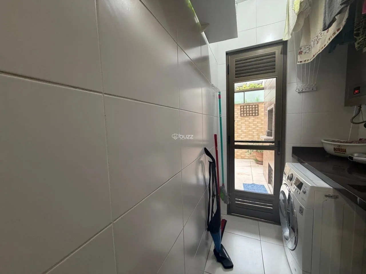 2-bedroom apartment with a washing machine in Florianópolis — photo 25