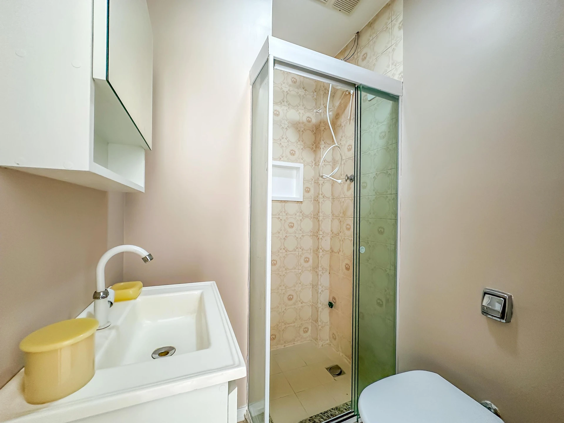 Furnished studio, 30 m², with wood or laminate floors — photo 20