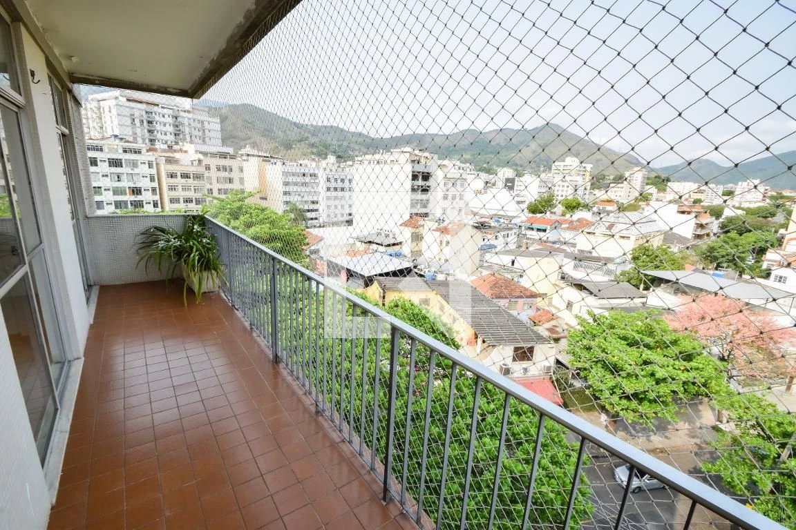 3-bedroom apartment with a mountain view in Rio de Janeiro — photo 3