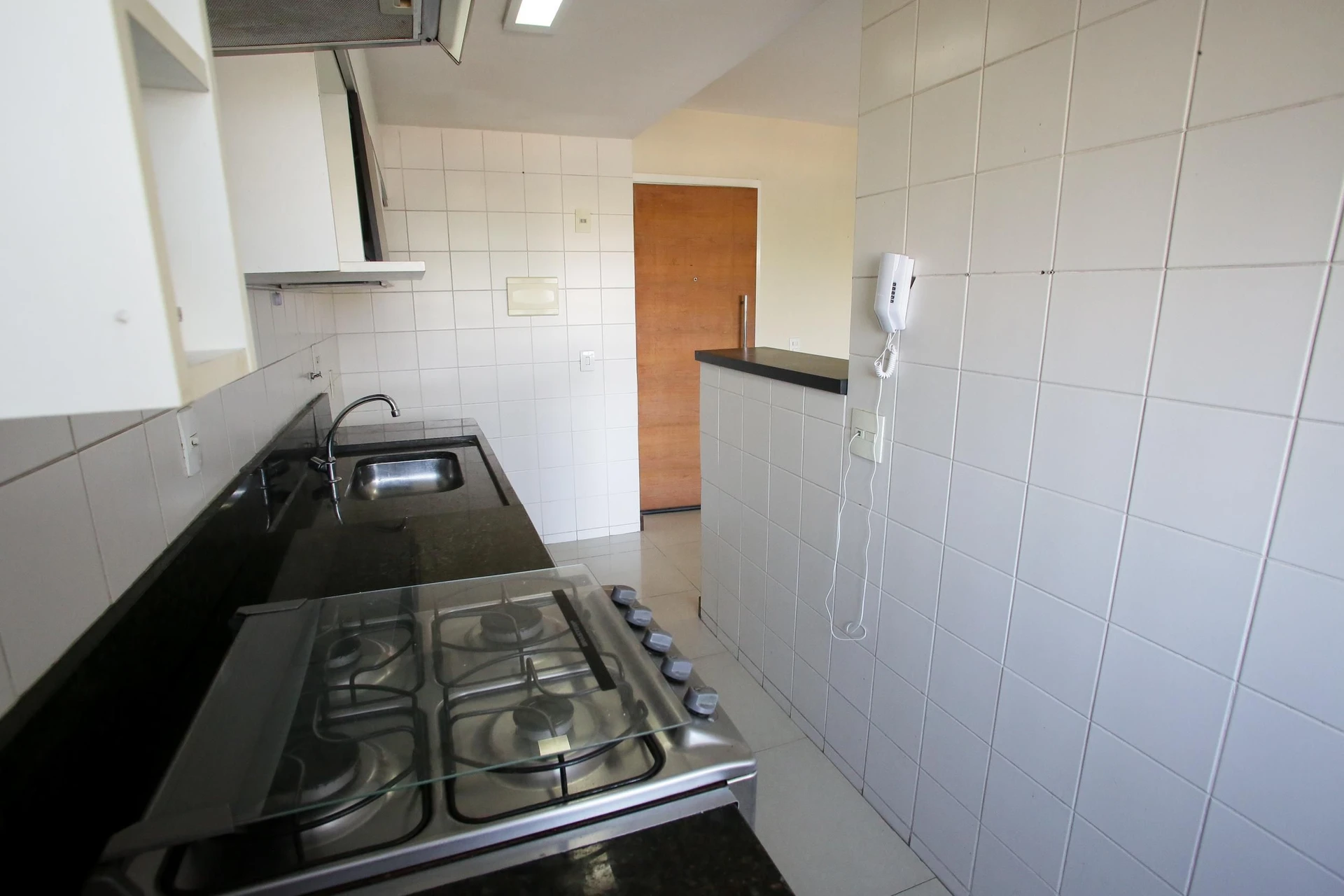 2-bedroom apartment with a mountain view — photo 12