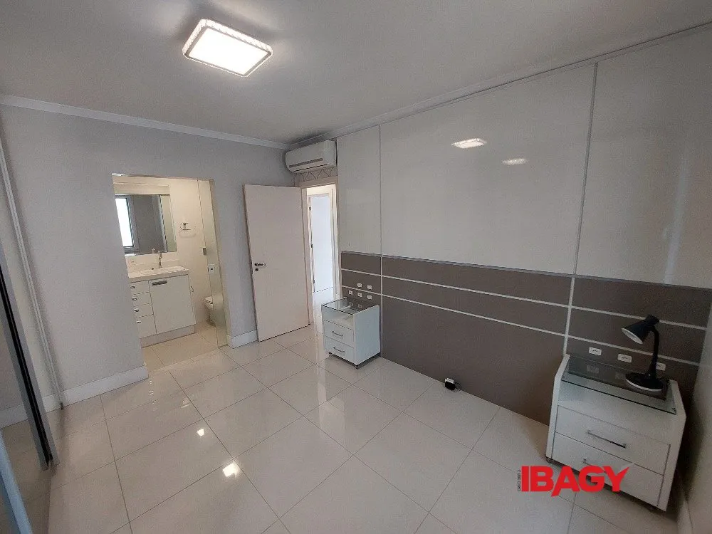 Furnished apartment, 146 m², with a home office — photo 14