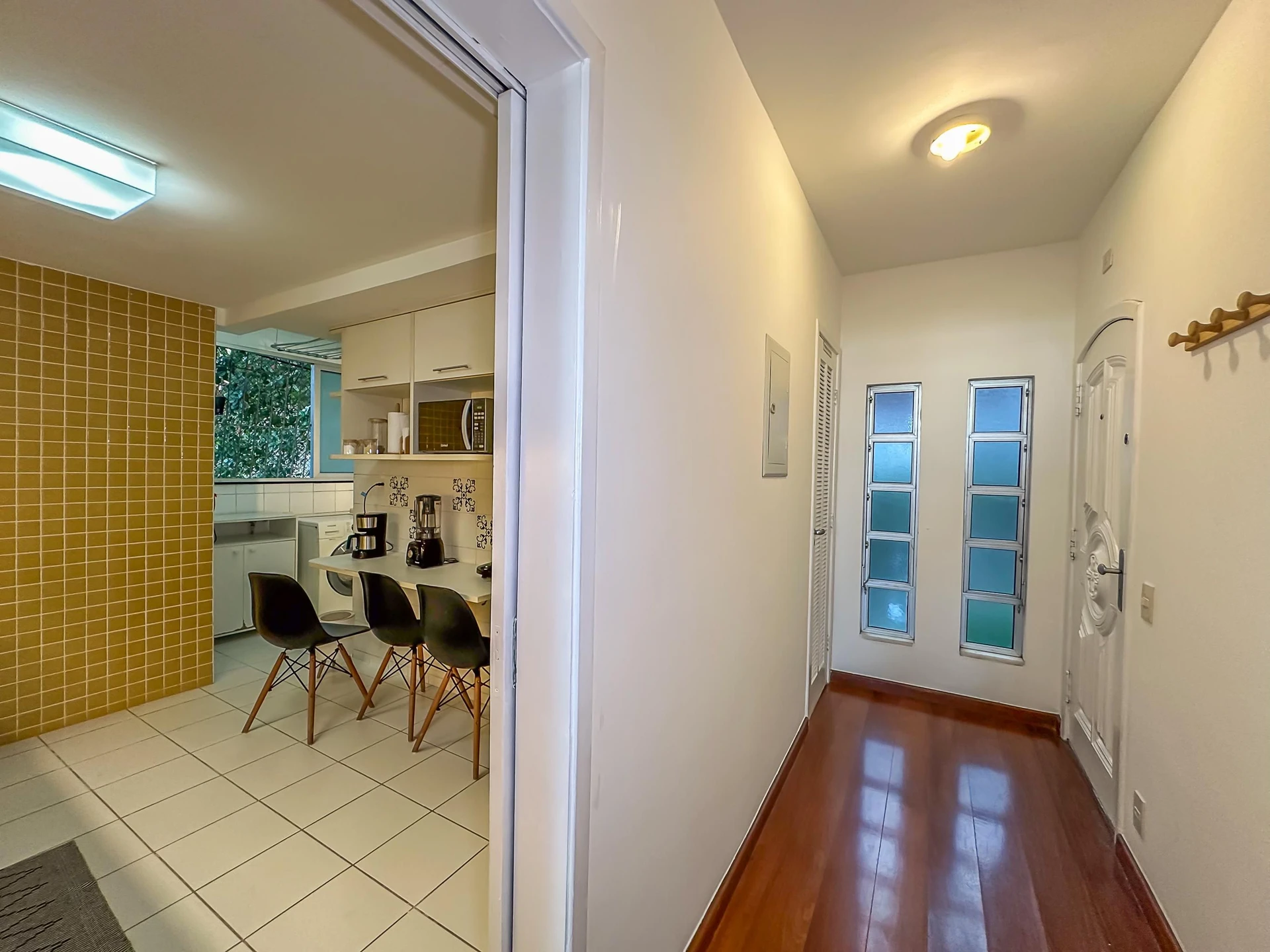 Furnished 2-bedroom apartment with open views — photo 11