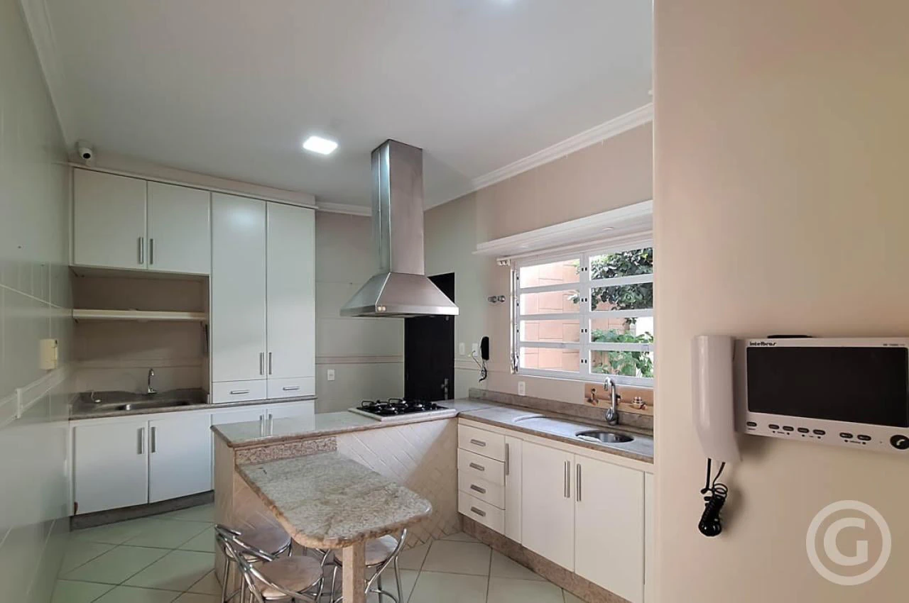 210 m² house with 3 bedrooms and 7 parking spots — photo 6