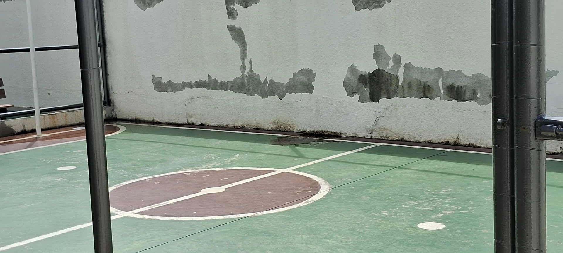 2-bedroom apartment in a building with a gym — photo 4