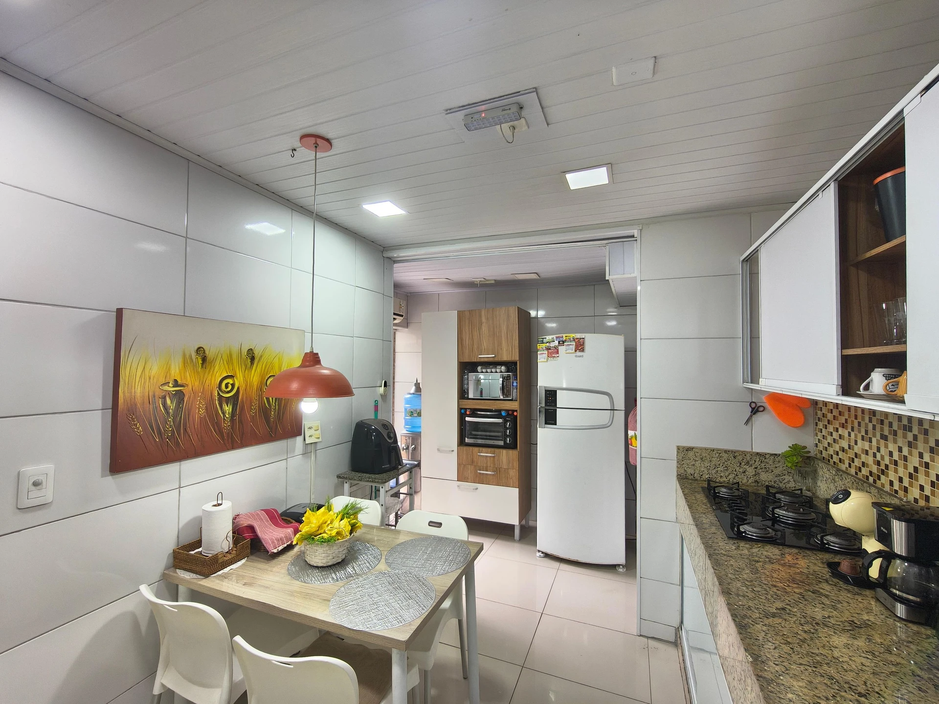 Furnished 2-bedroom house with balcony and private garden — photo 4