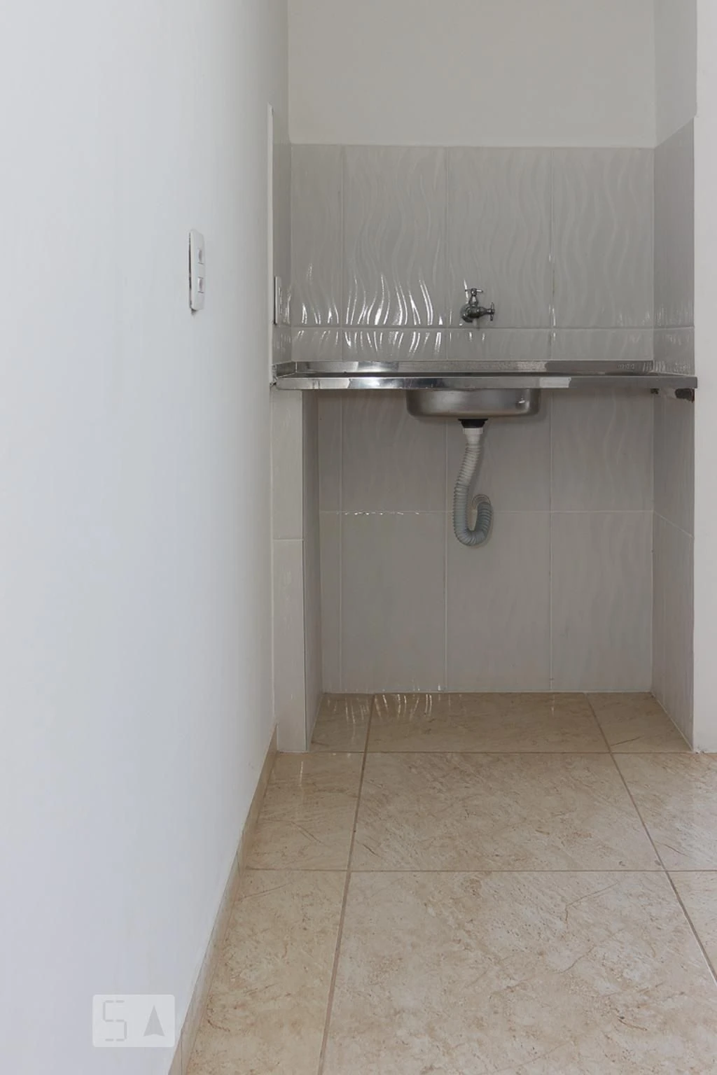 Unfurnished apartment with 2 bedrooms and a balcony — photo 19