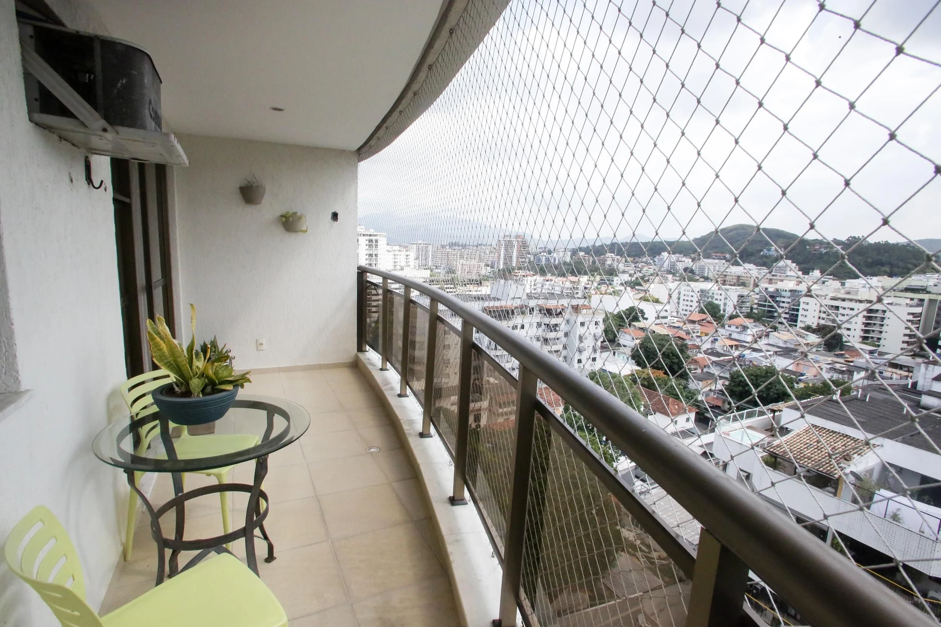 Apartamento mobiliado com 4 quartos e varanda — photo 5