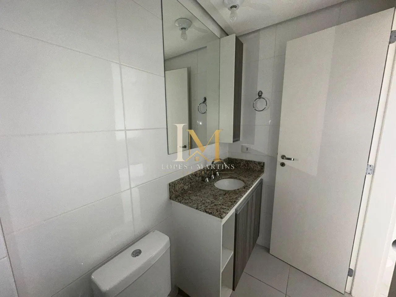 One-bedroom apartment with a washing machine — photo 15