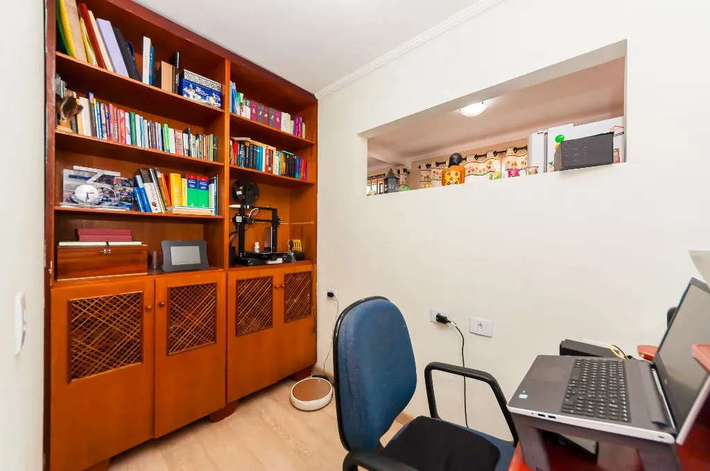 3-bedroom house with a bathtub in Curitiba — photo 13