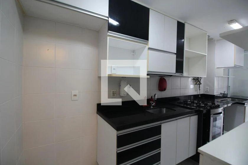 2-bedroom apartment with en-suite and glass balcony — photo 2