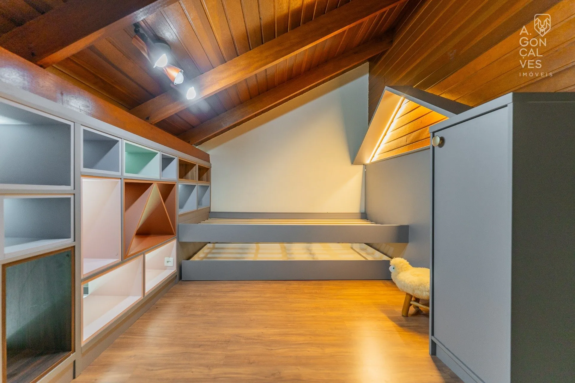 House with 4 bedrooms, 4 bathrooms and air conditioning — photo 39