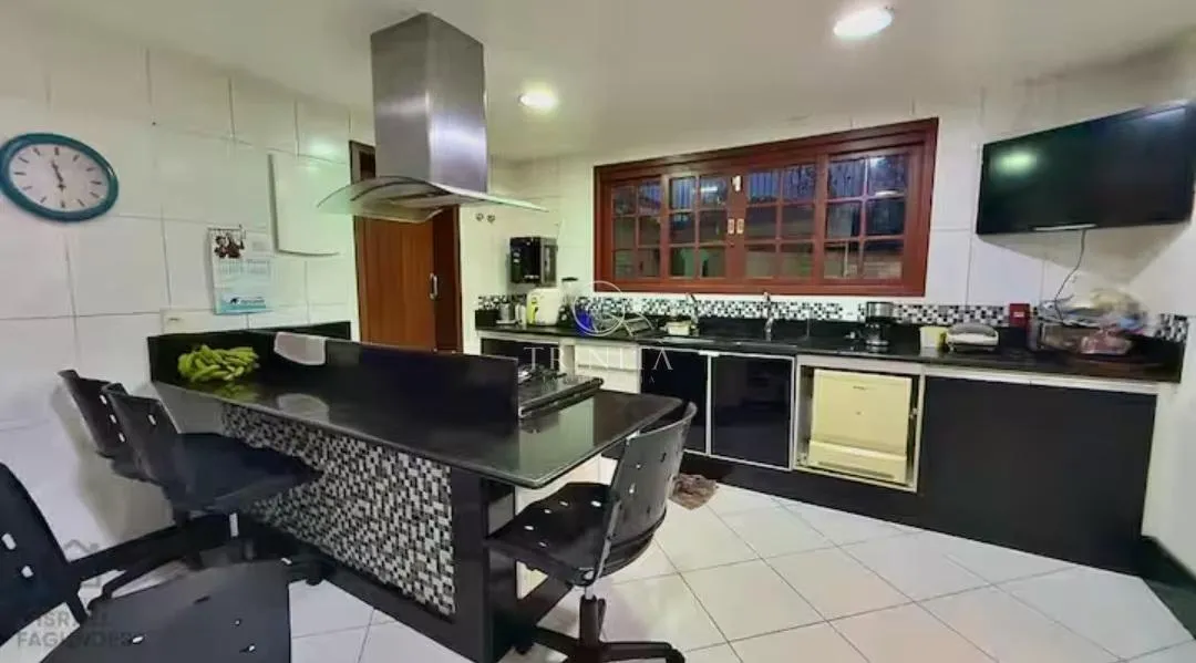 Furnished condo house with 5 bedrooms and 5 parking spots — photo 2