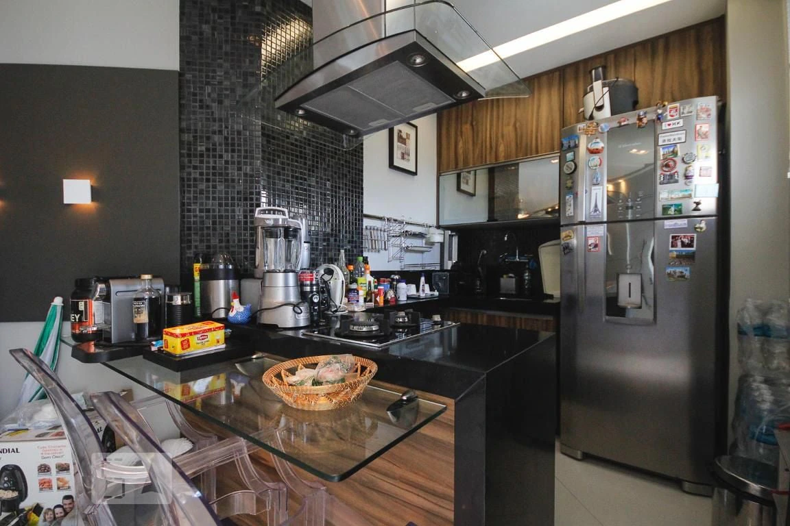 Furnished 1-bedroom apartment with open-plan kitchen — photo 13