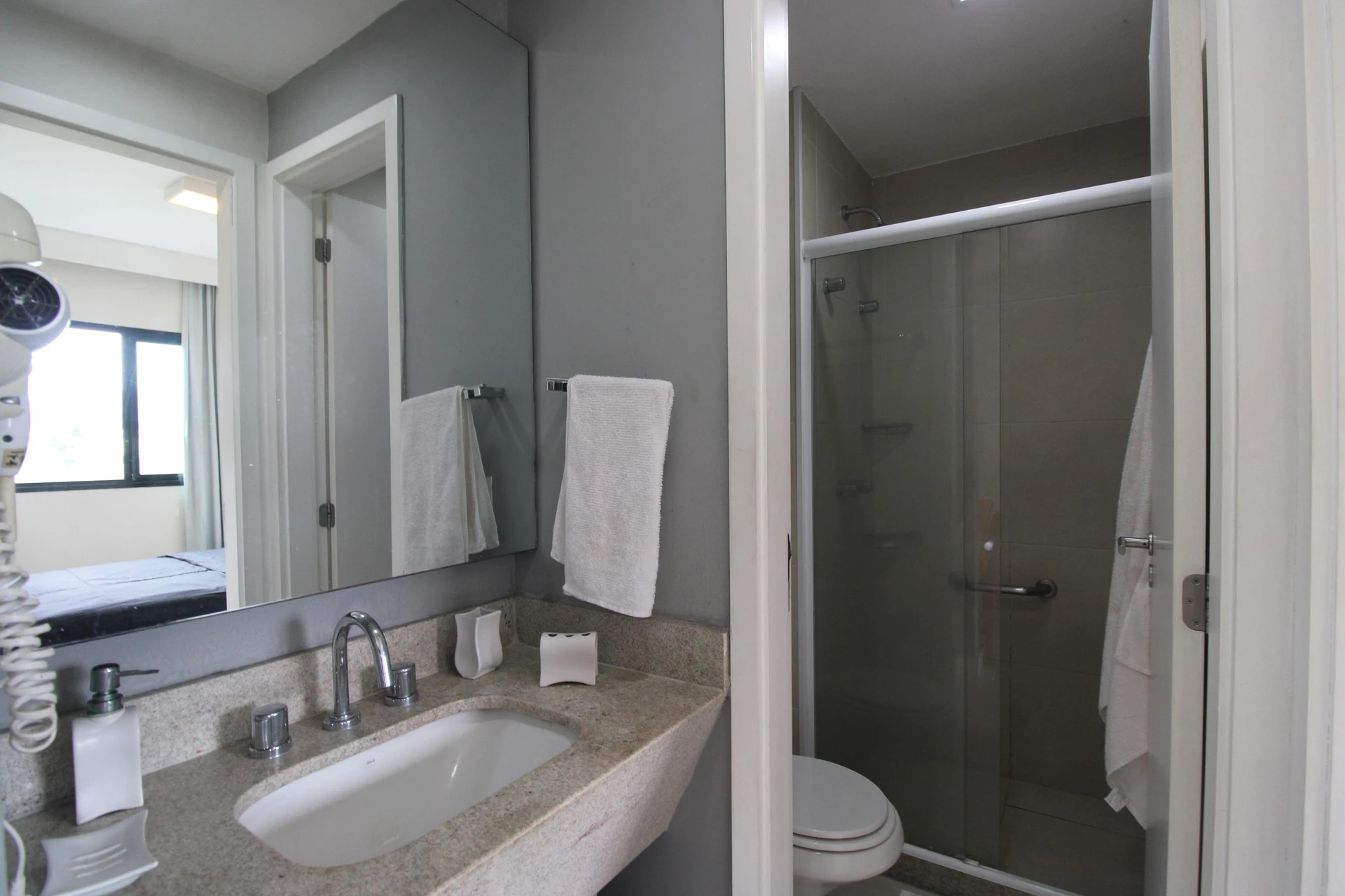 Furnished studio with 1 bedroom and balcony — photo 9