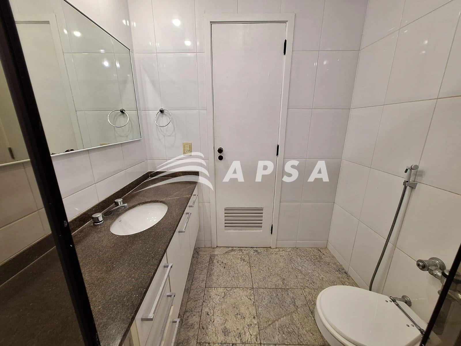4-bedroom apartment in a building with a sauna — photo 26