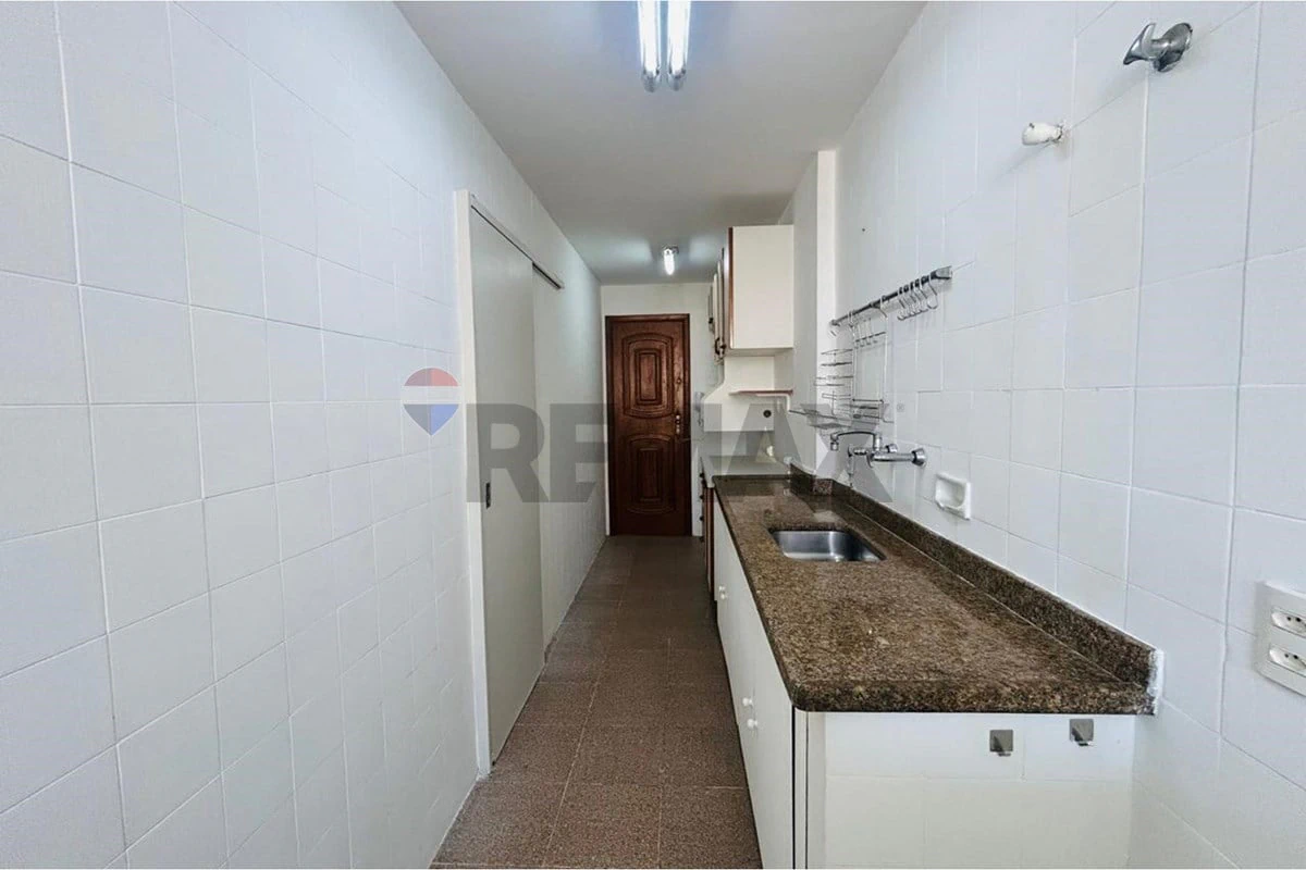 One-bedroom apartment in a building with a sauna — photo 23